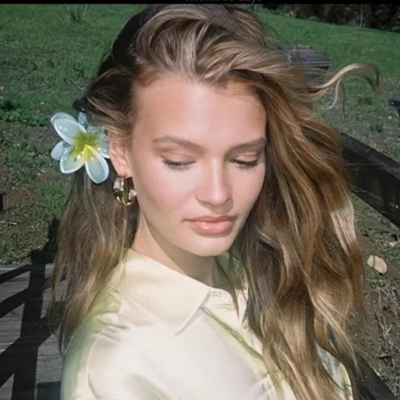 LARGE FRANGIPANI CLAW CLIP in Peach - Picture 3 of 5